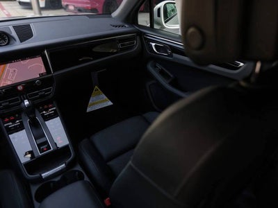2025 Porsche Macan AWD