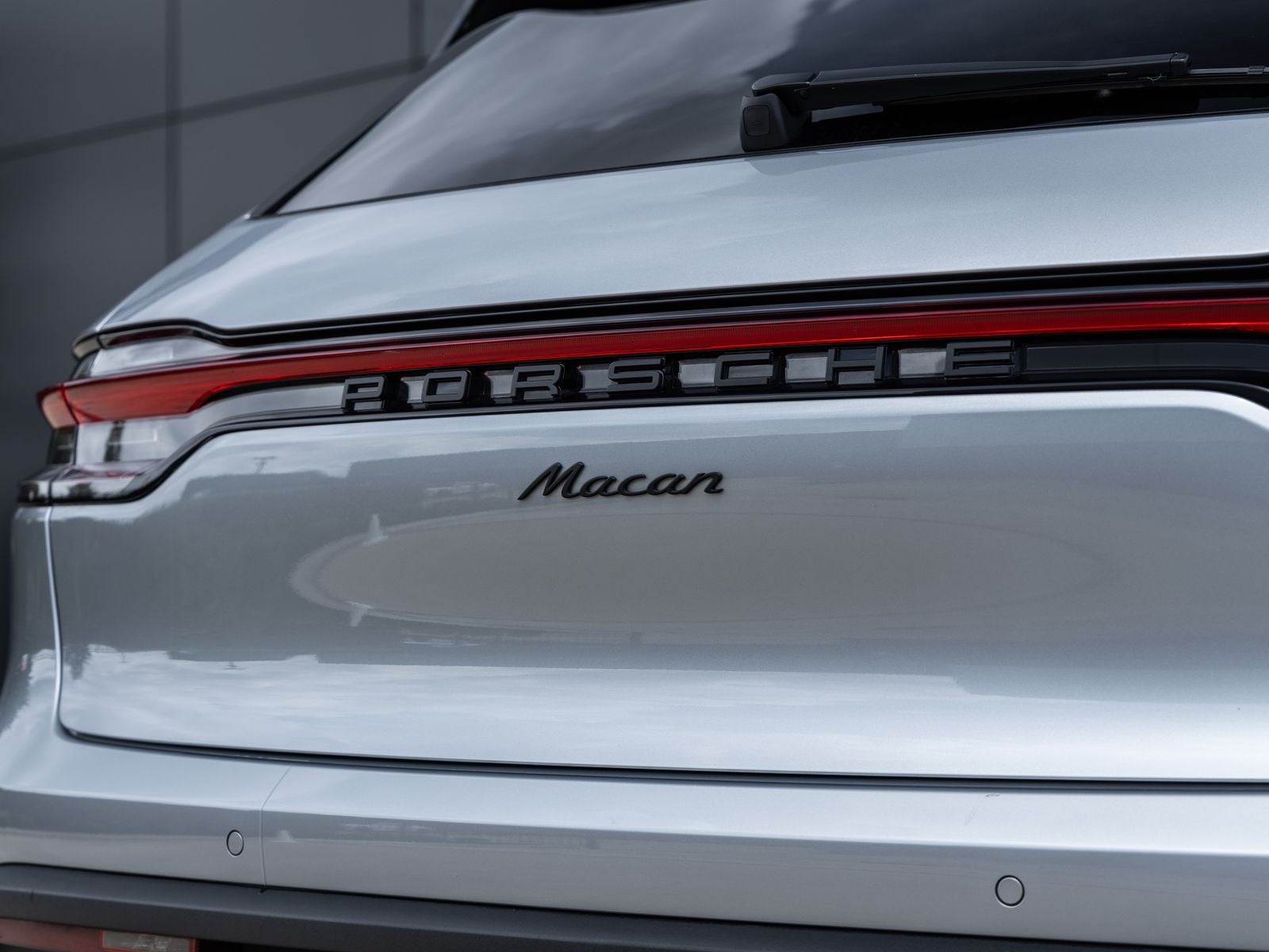 2025 Porsche Macan AWD