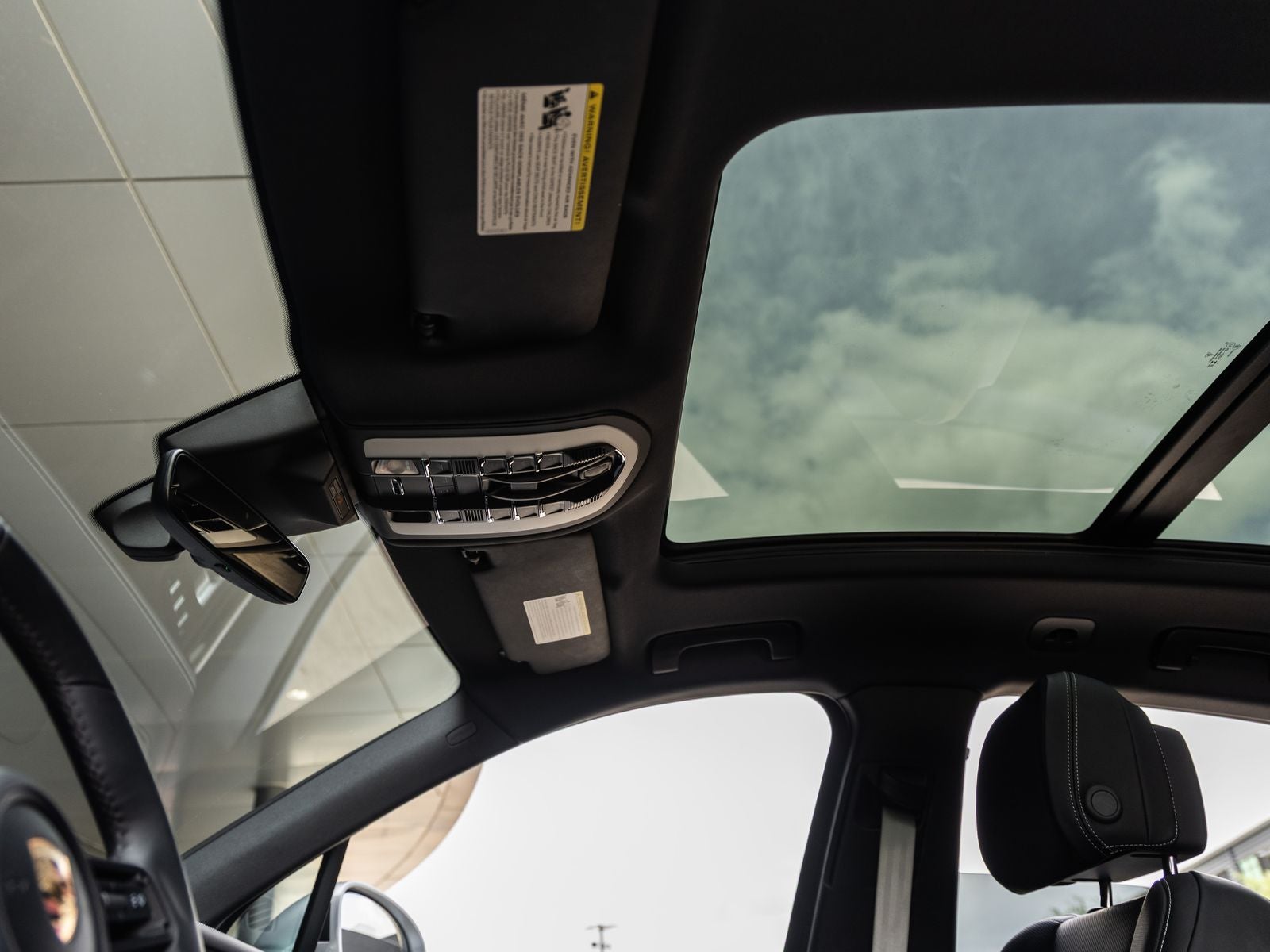 2025 Porsche Macan AWD