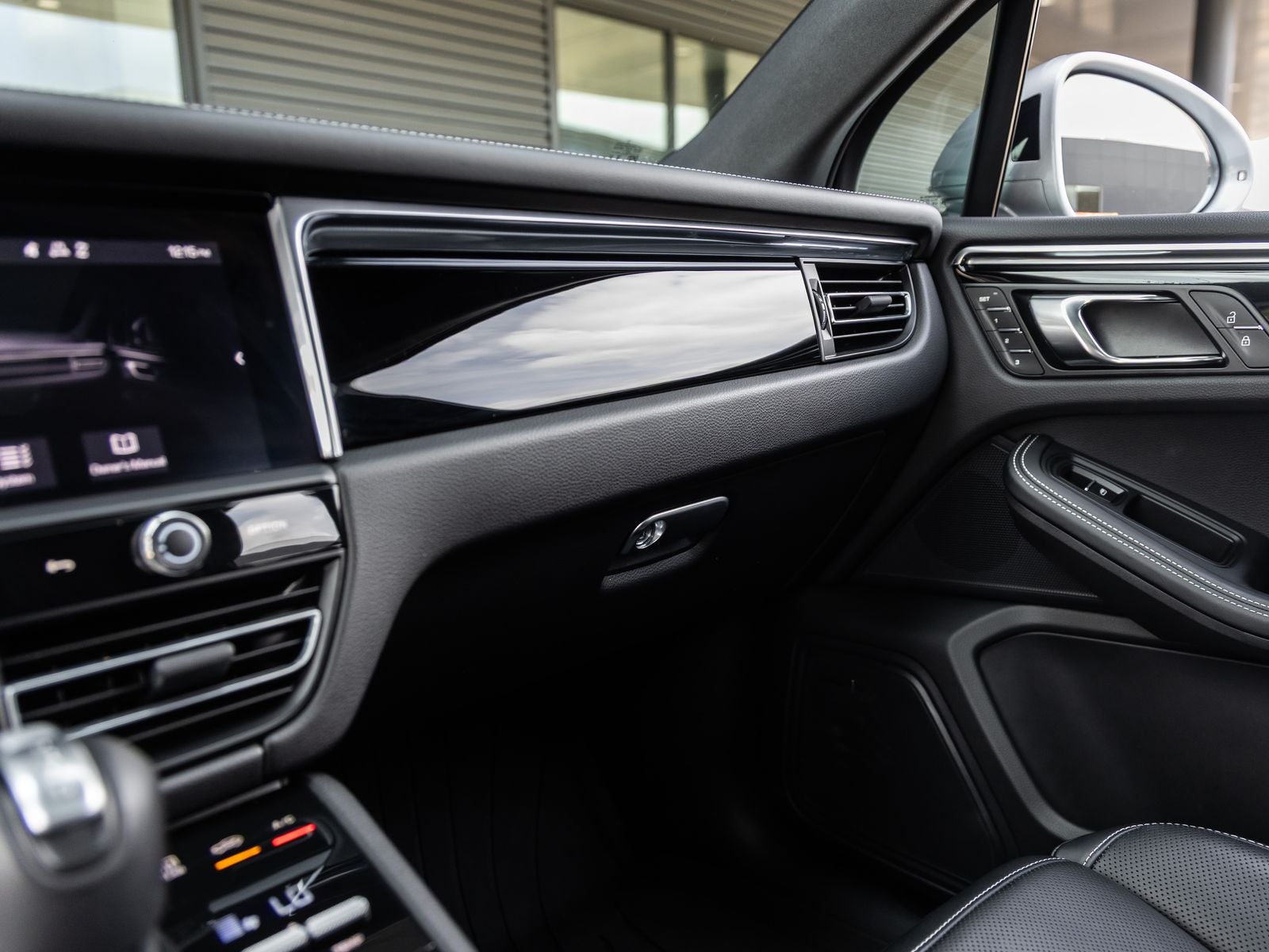 2025 Porsche Macan AWD