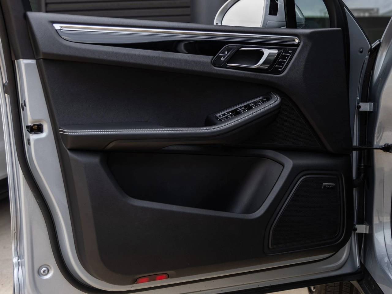 2025 Porsche Macan AWD