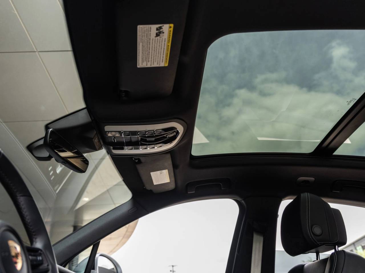 2025 Porsche Macan AWD