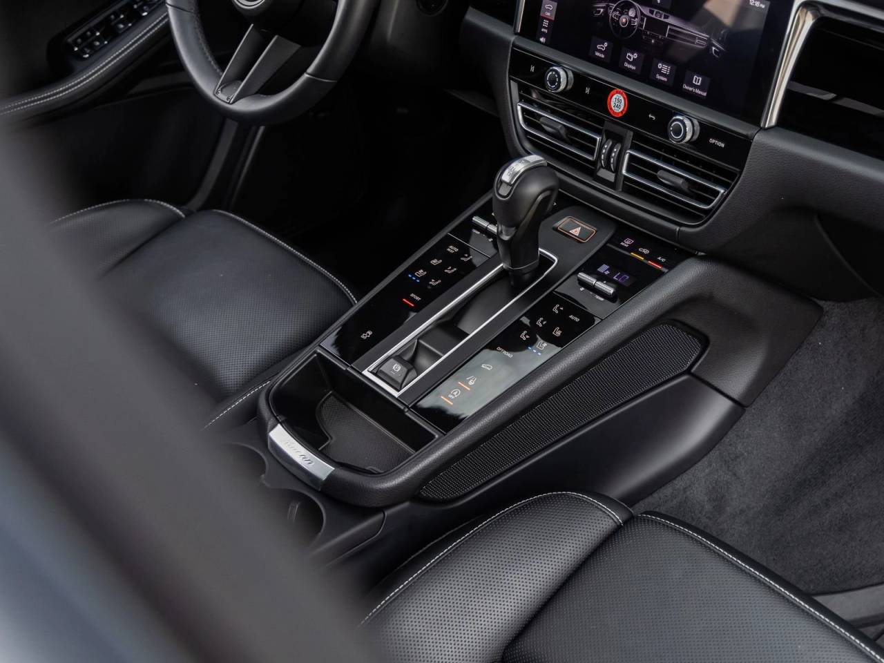 2025 Porsche Macan AWD