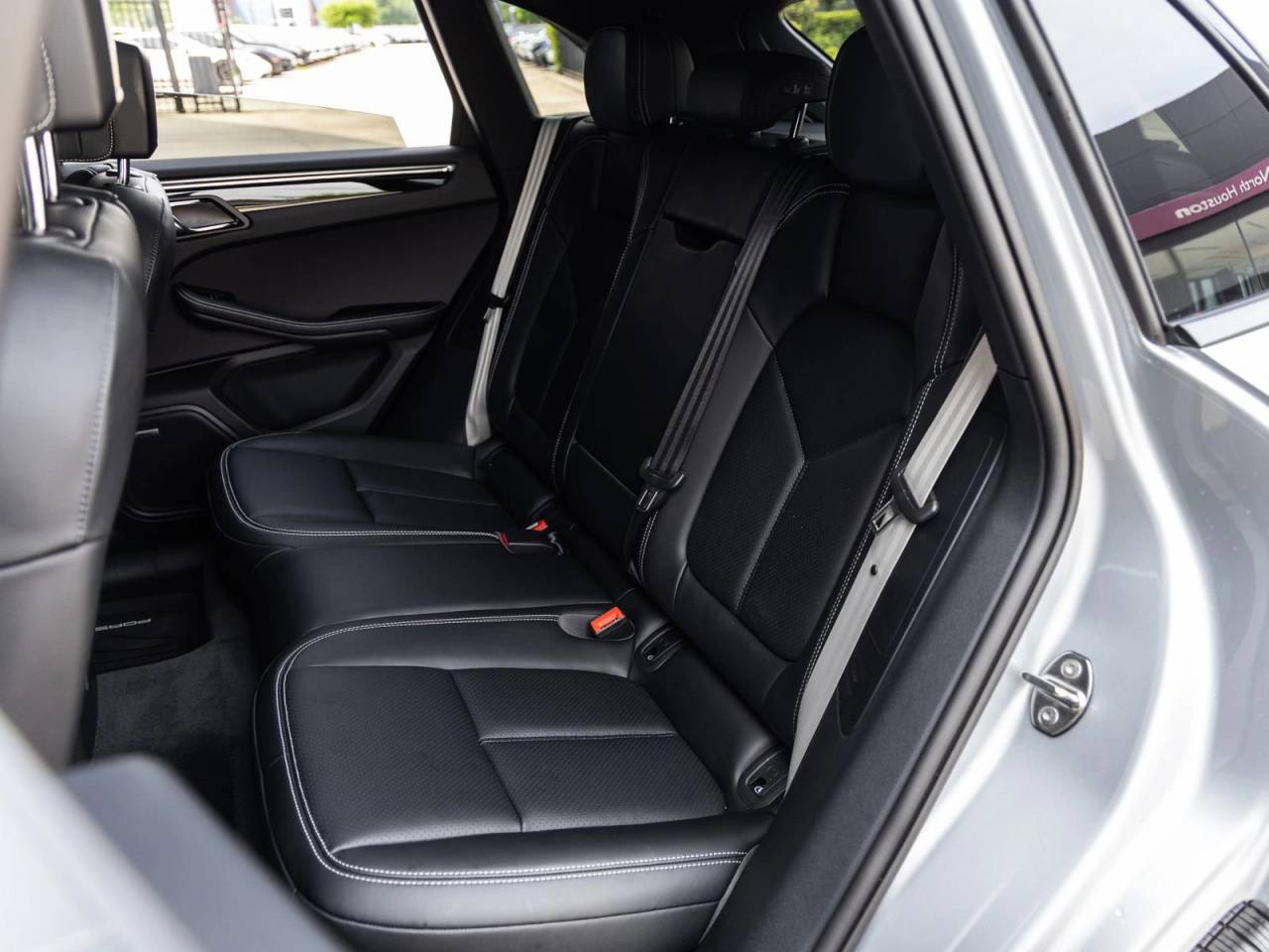 2025 Porsche Macan AWD