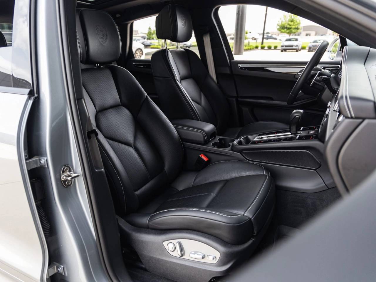 2025 Porsche Macan AWD