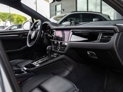 2025 Porsche Macan AWD