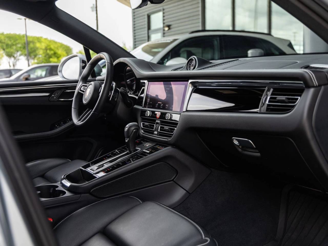 2025 Porsche Macan AWD