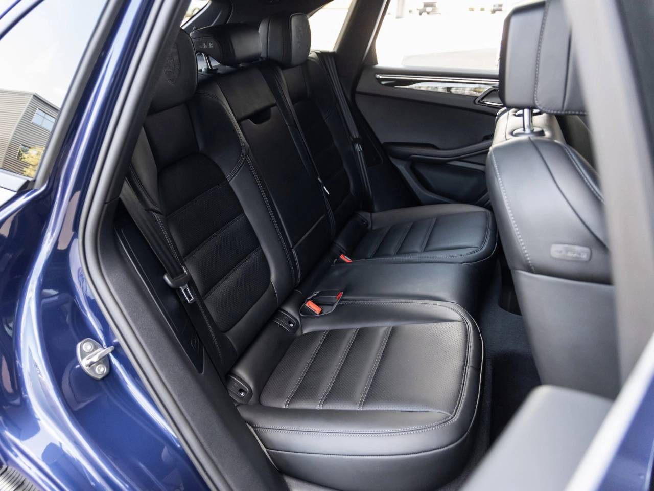 2026 Porsche Macan AWD