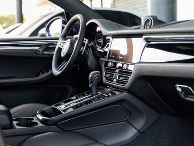 2026 Porsche Macan AWD