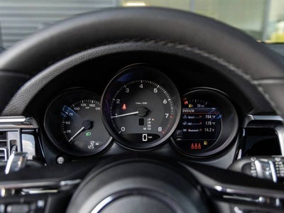2026 Porsche Macan AWD