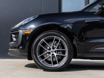2026 Porsche Macan AWD