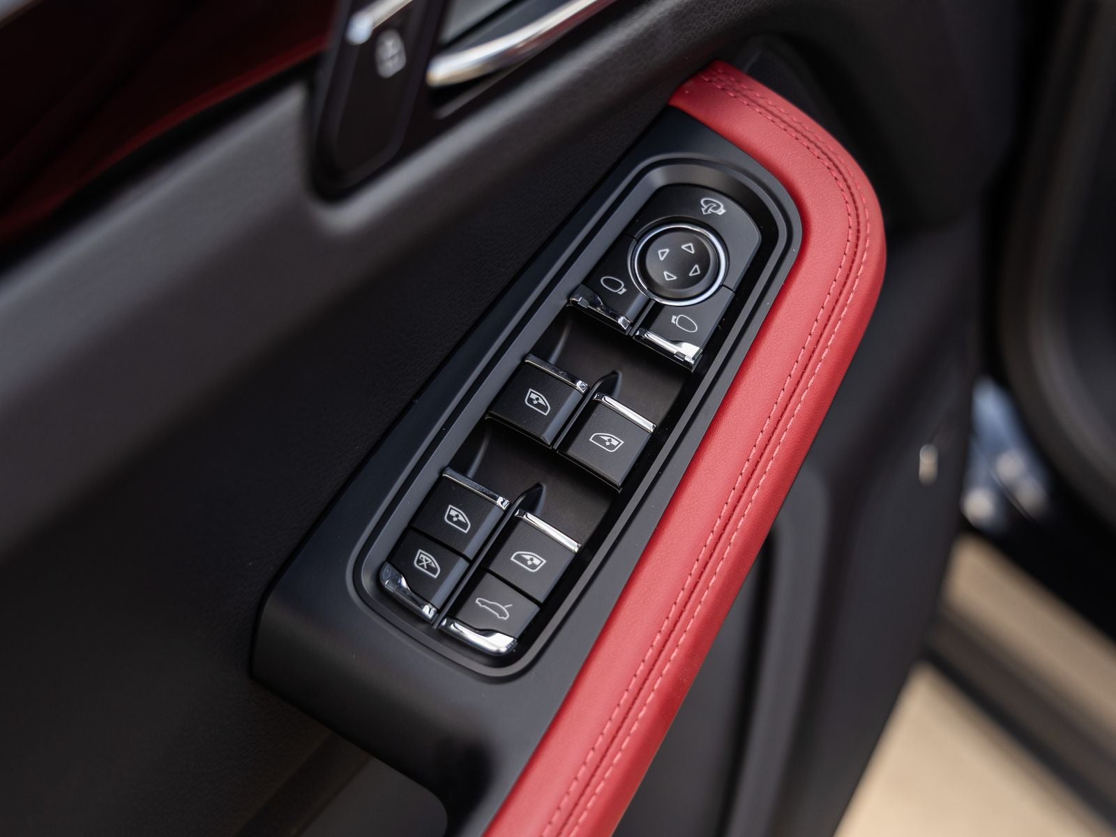 2026 Porsche Macan AWD