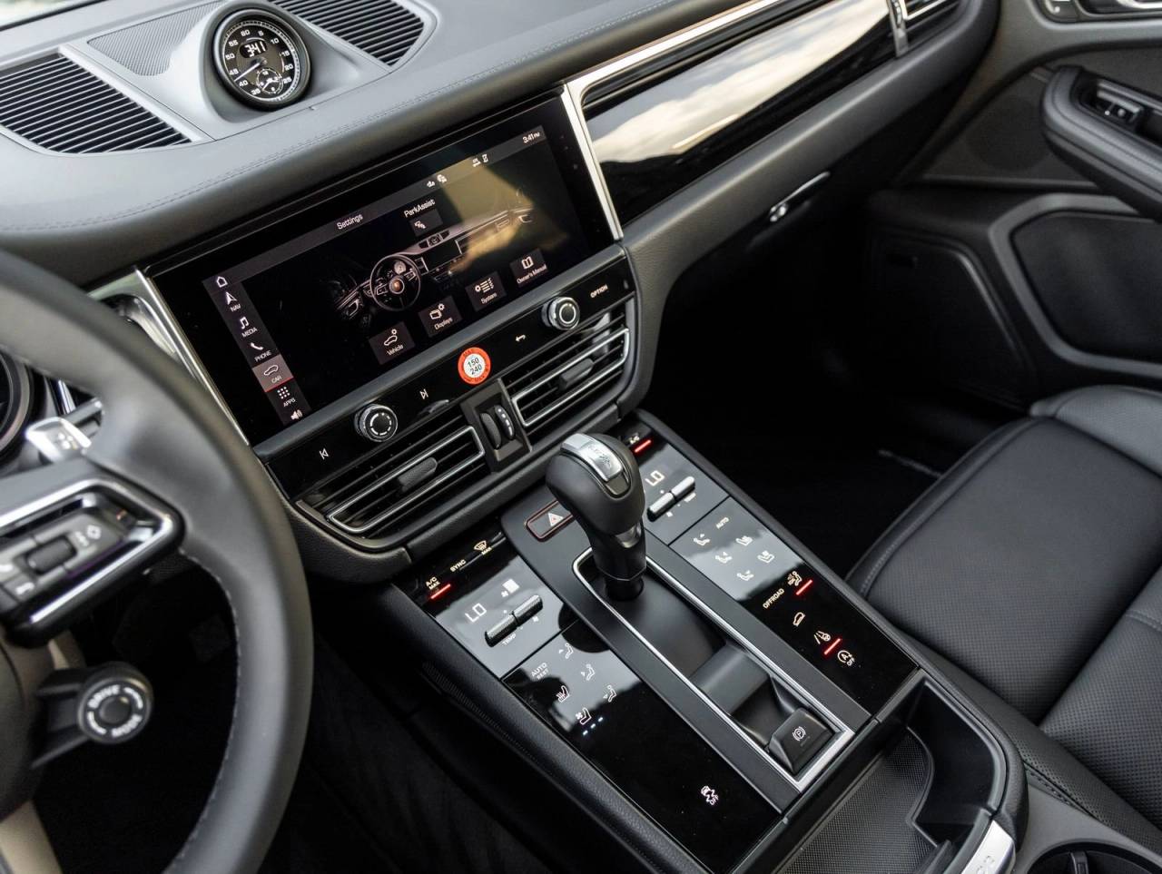 2026 Porsche Macan AWD