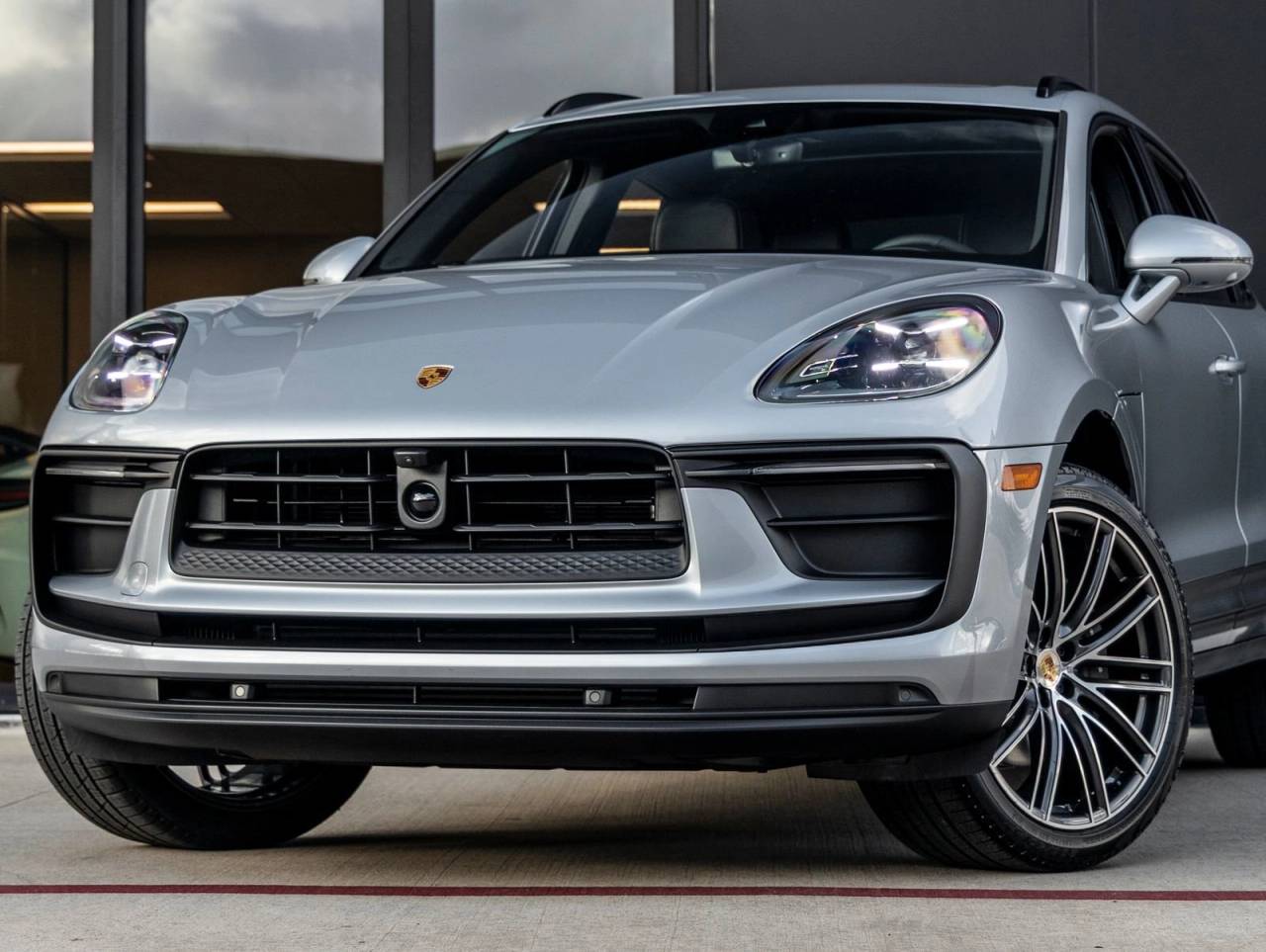 2026 Porsche Macan AWD