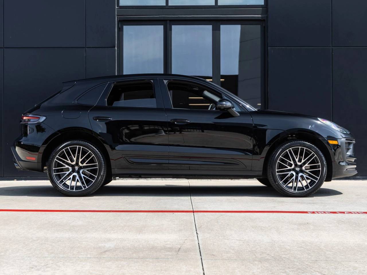 2026 Porsche Macan AWD