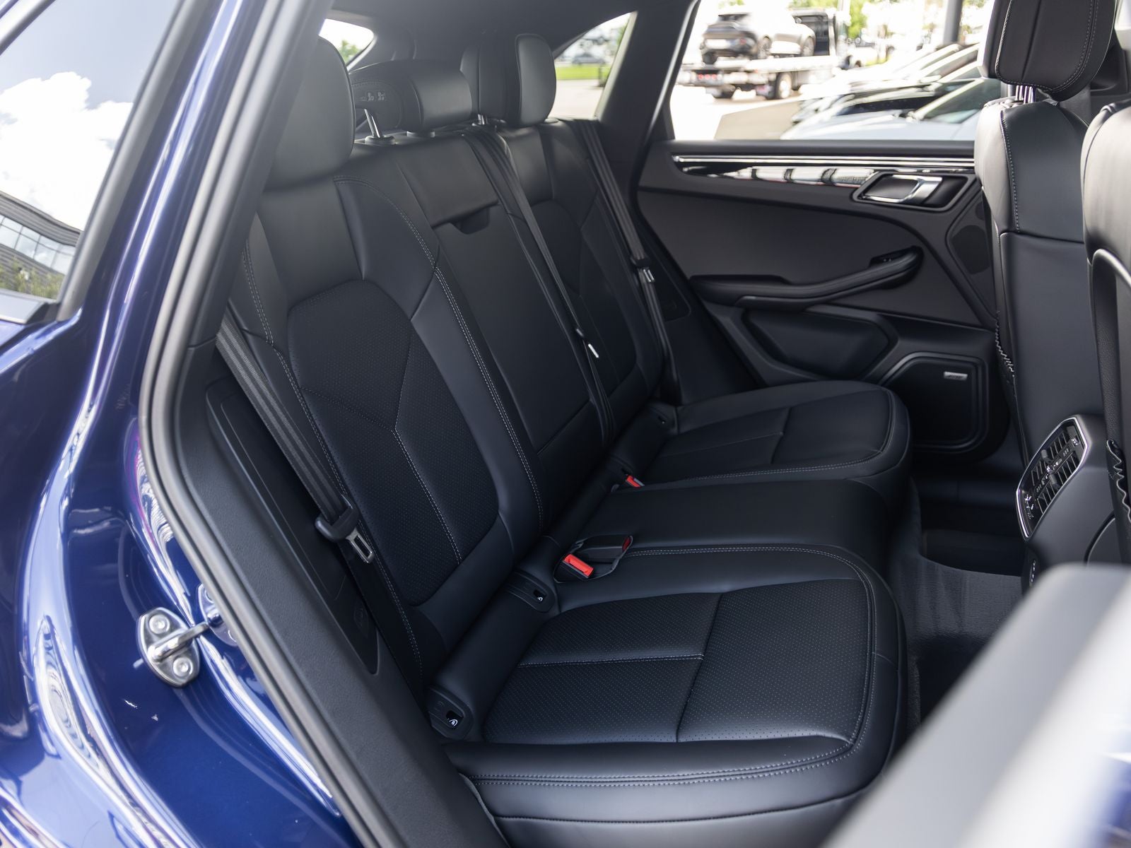 2026 Porsche Macan AWD