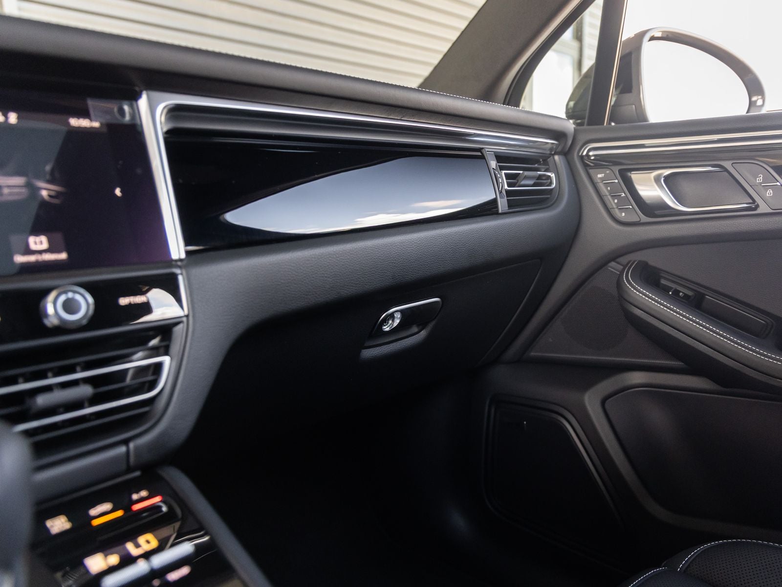2026 Porsche Macan Macan T