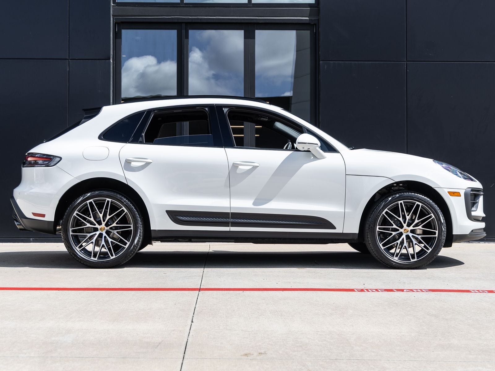 2026 Porsche Macan Base