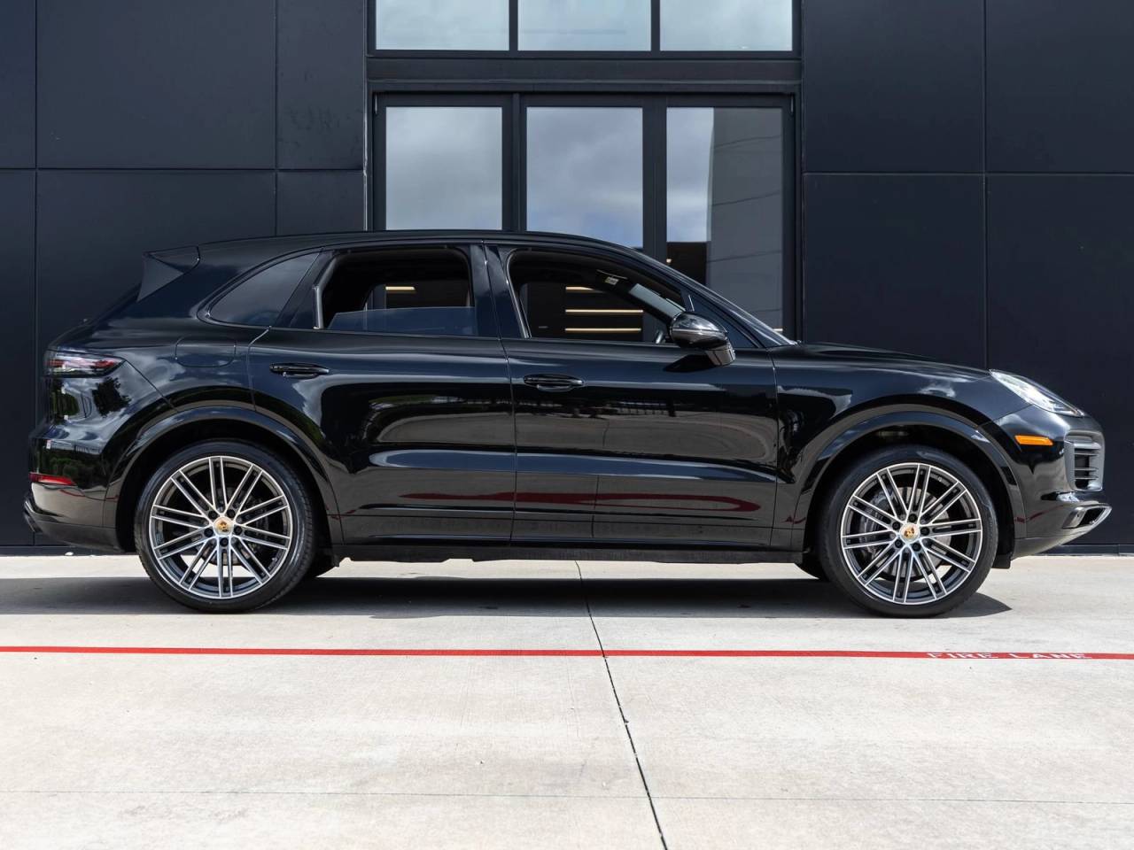2023 Porsche Cayenne Cayenne Platinum Edition (MY23)