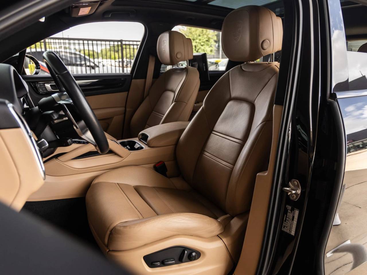 2023 Porsche Cayenne Cayenne Platinum Edition (MY23)