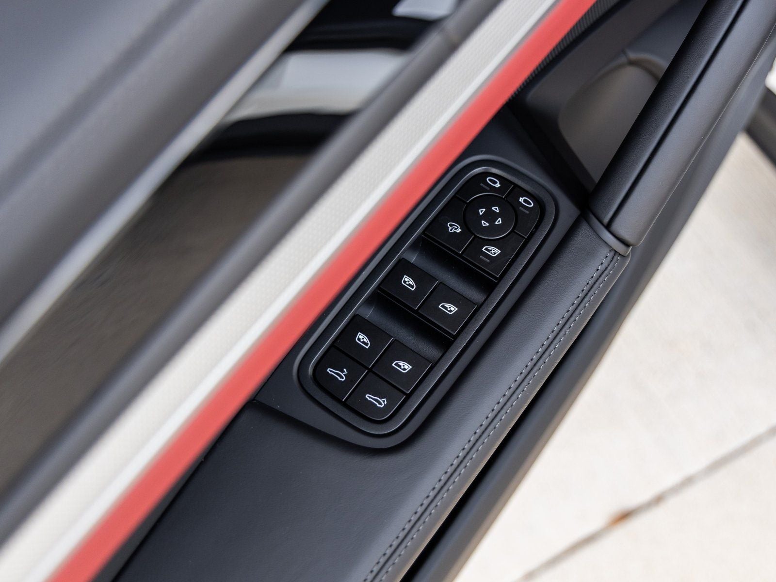 2025 Porsche Cayenne AWD