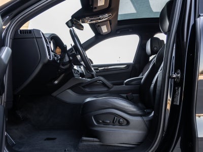 2022 Porsche Cayenne Base