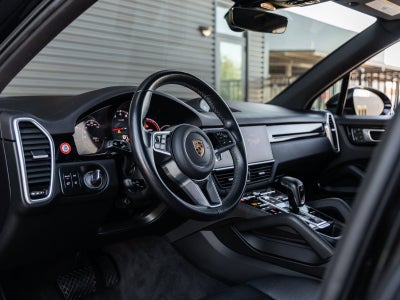 2022 Porsche Cayenne Base