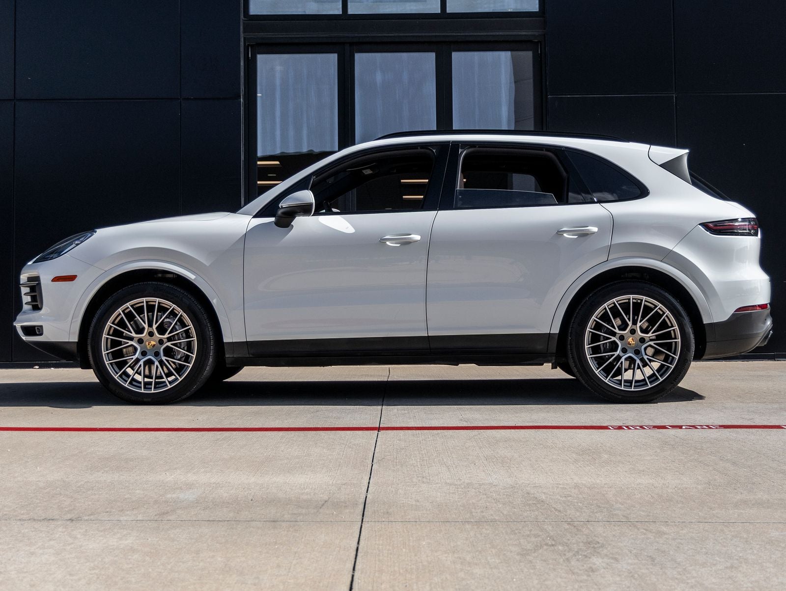 2023 Porsche Cayenne Cayenne Platinum Edition (MY23)
