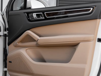 2023 Porsche Cayenne Cayenne Platinum Edition (MY23)