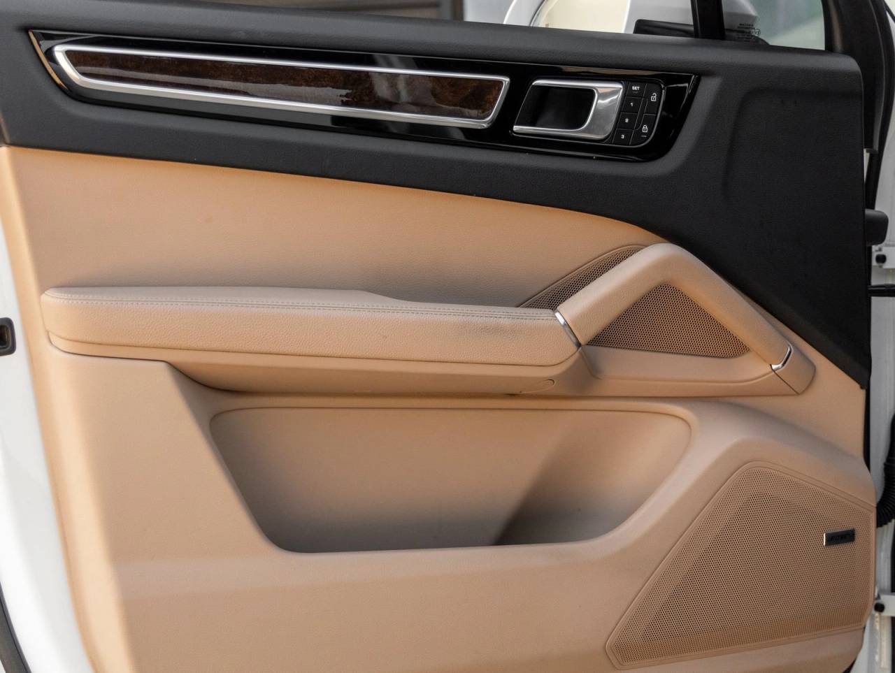 2023 Porsche Cayenne Cayenne Platinum Edition (MY23)