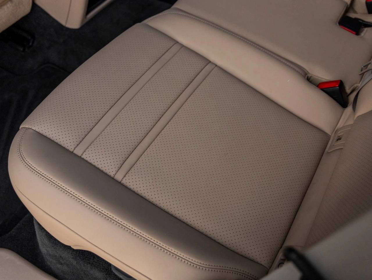 2023 Porsche Cayenne Cayenne Platinum Edition (MY23)