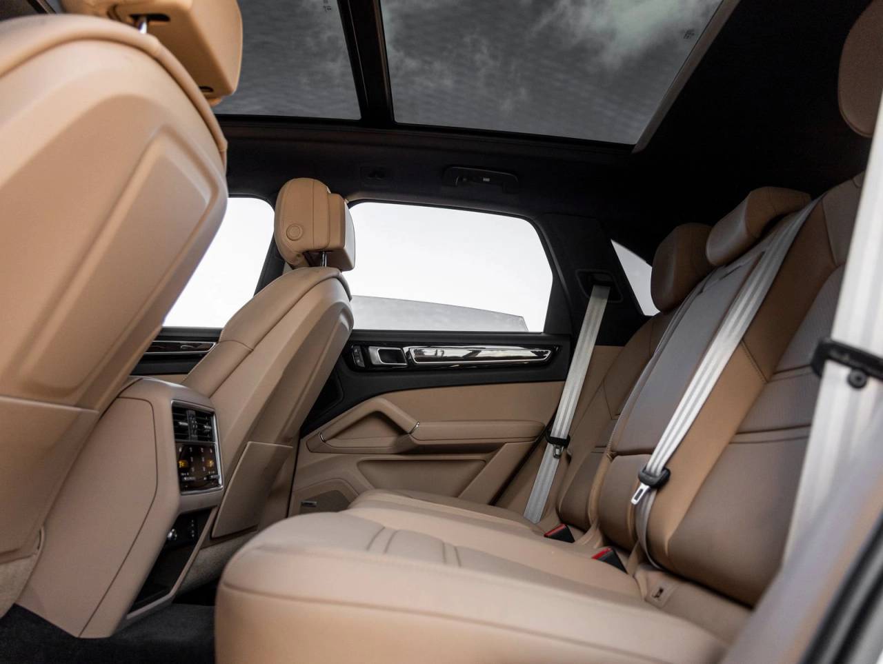 2023 Porsche Cayenne Cayenne Platinum Edition (MY23)