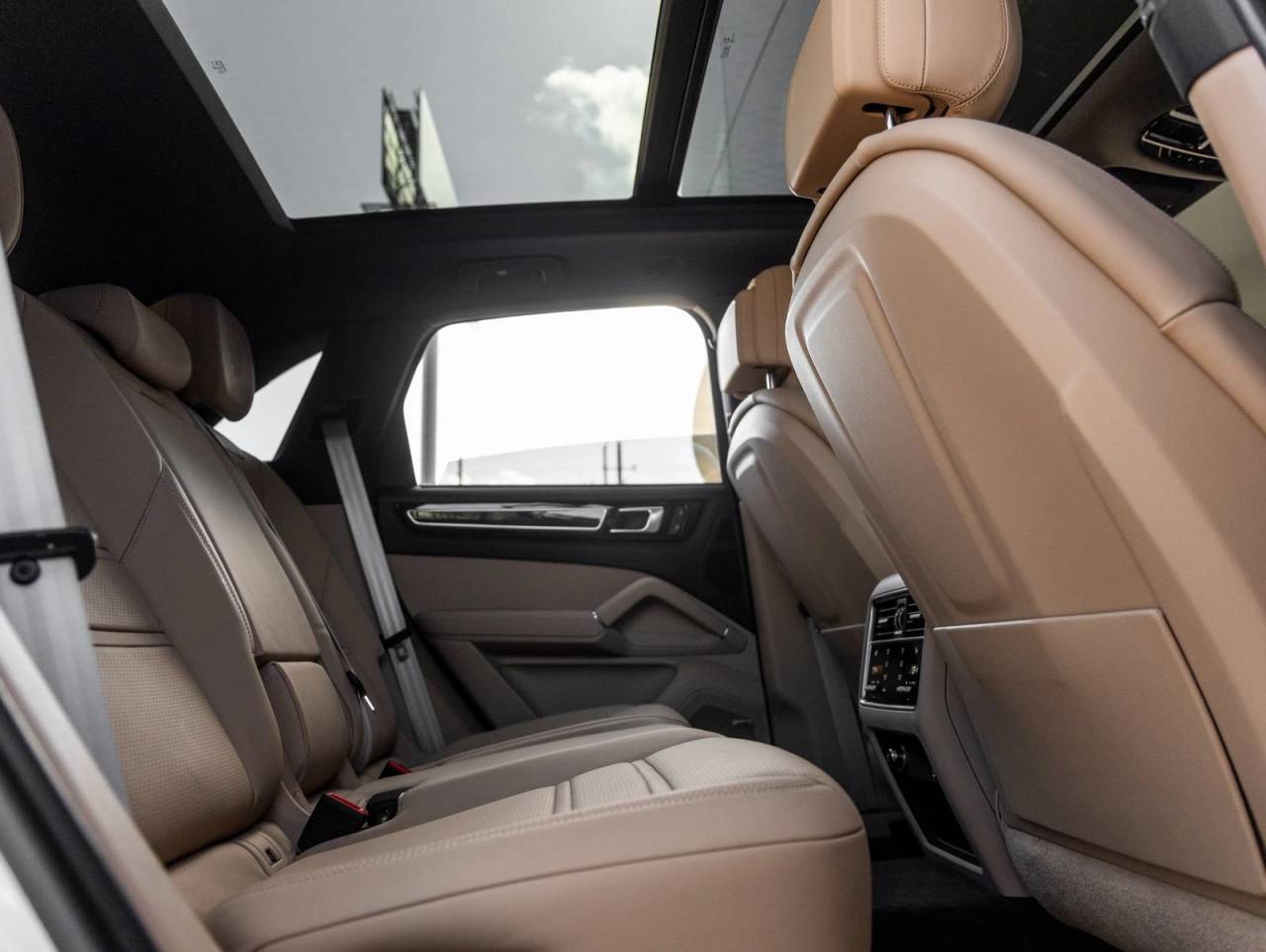 2023 Porsche Cayenne Cayenne Platinum Edition (MY23)