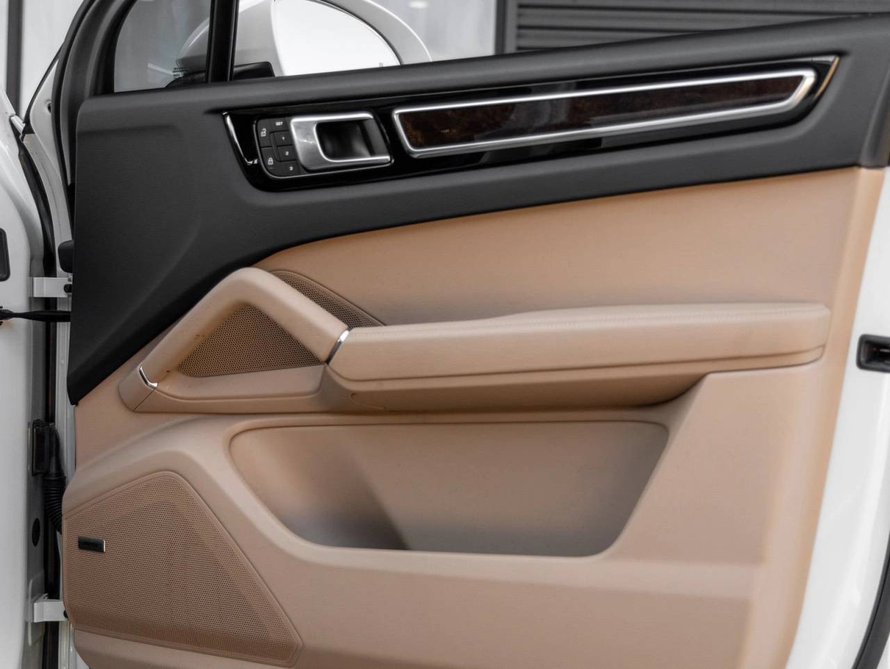 2023 Porsche Cayenne Cayenne Platinum Edition (MY23)