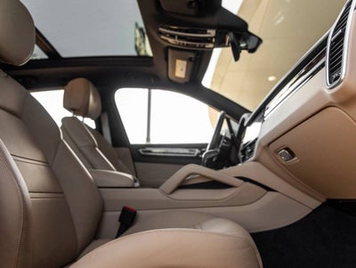 2023 Porsche Cayenne Cayenne Platinum Edition (MY23)