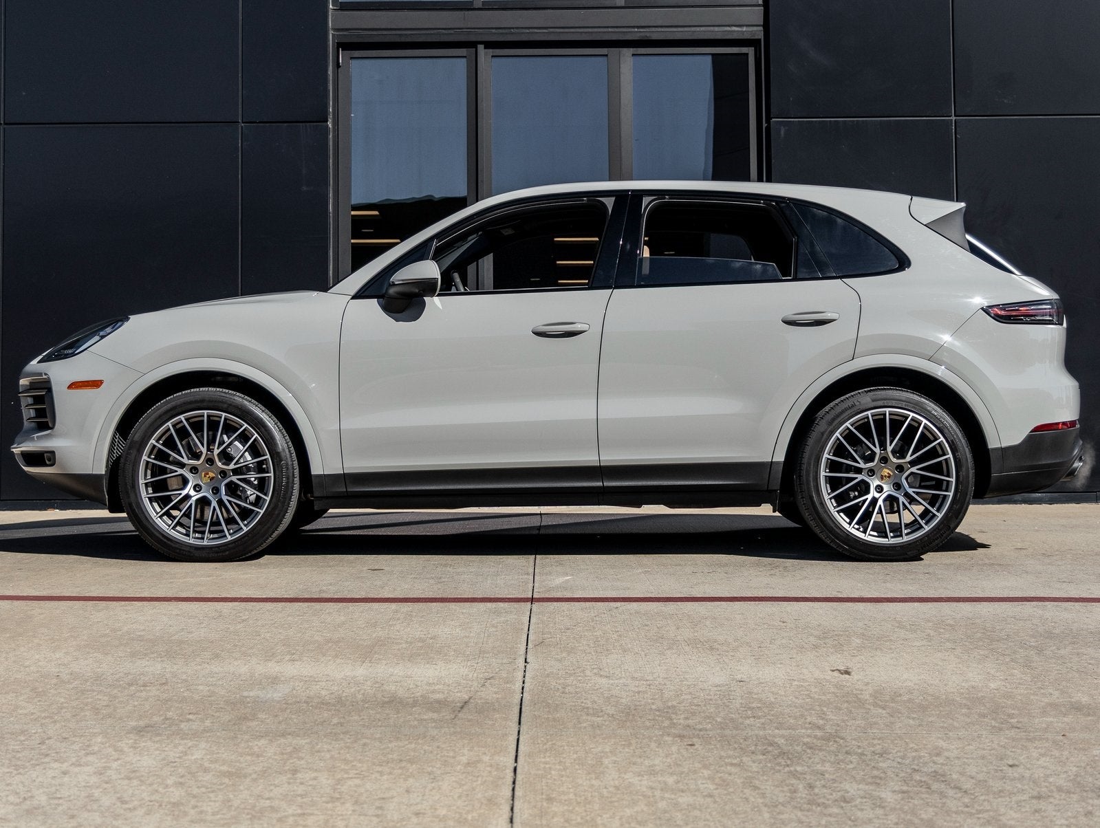 2023 Porsche Cayenne Cayenne Platinum Edition (MY23)