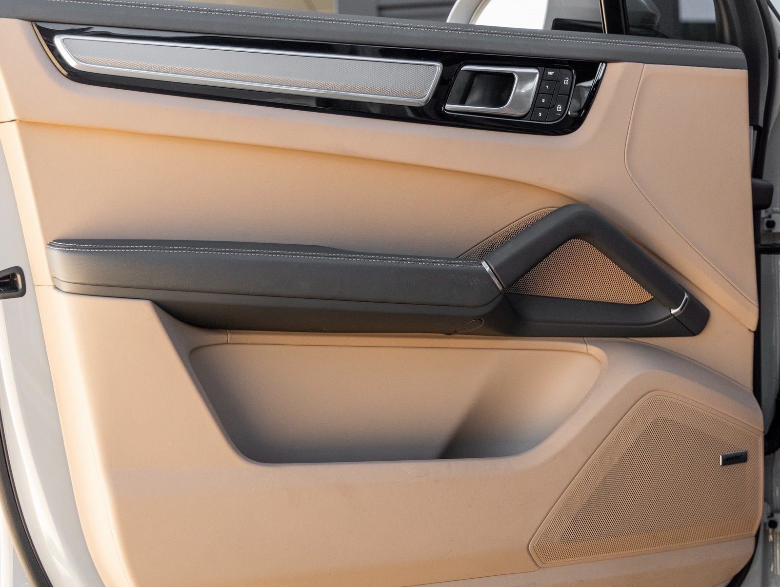 2023 Porsche Cayenne Cayenne Platinum Edition (MY23)