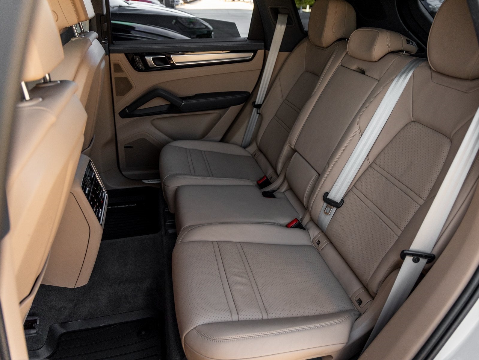 2023 Porsche Cayenne Cayenne Platinum Edition (MY23)