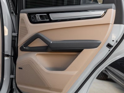 2023 Porsche Cayenne Cayenne Platinum Edition (MY23)