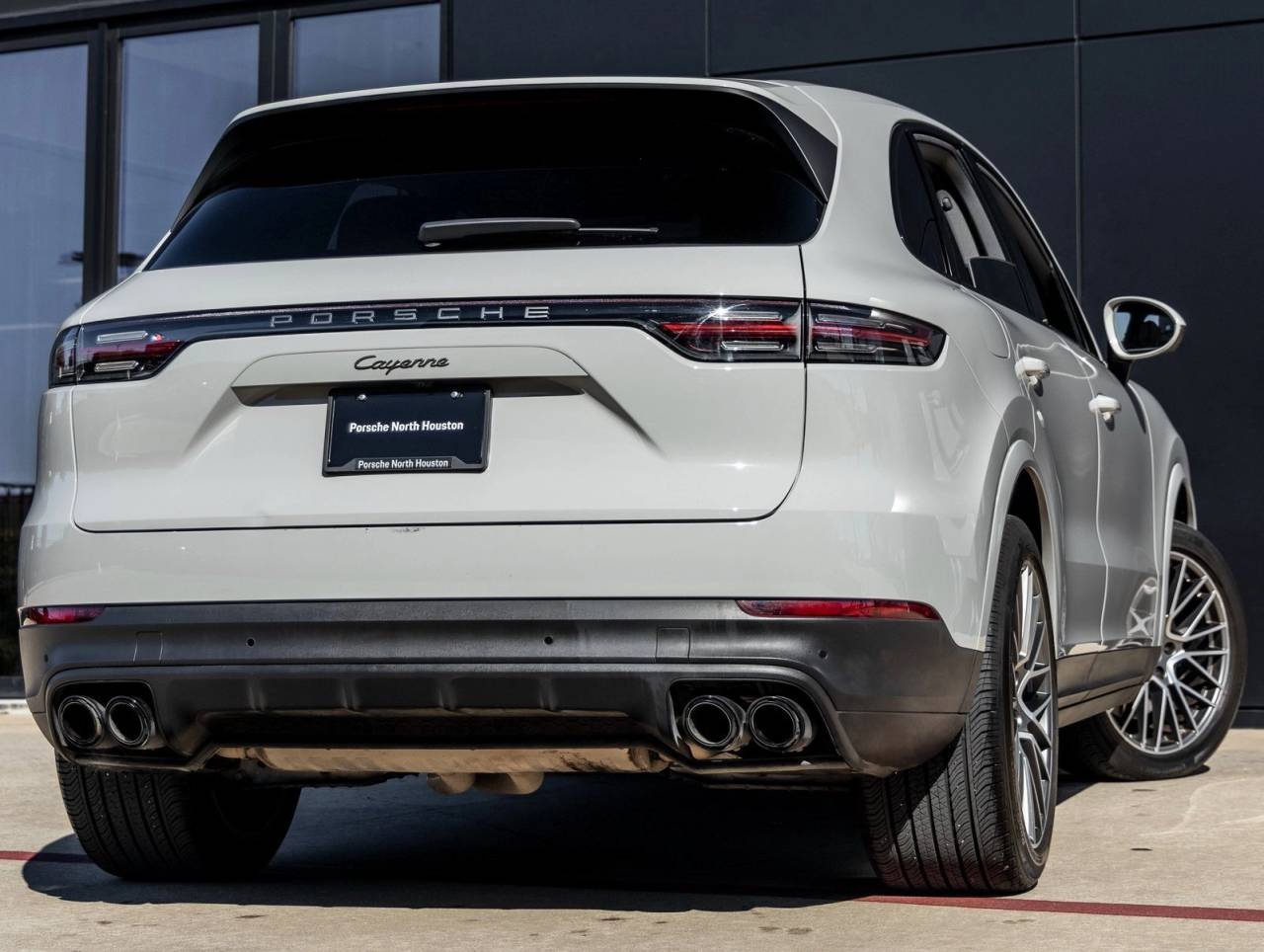 2023 Porsche Cayenne Cayenne Platinum Edition (MY23)