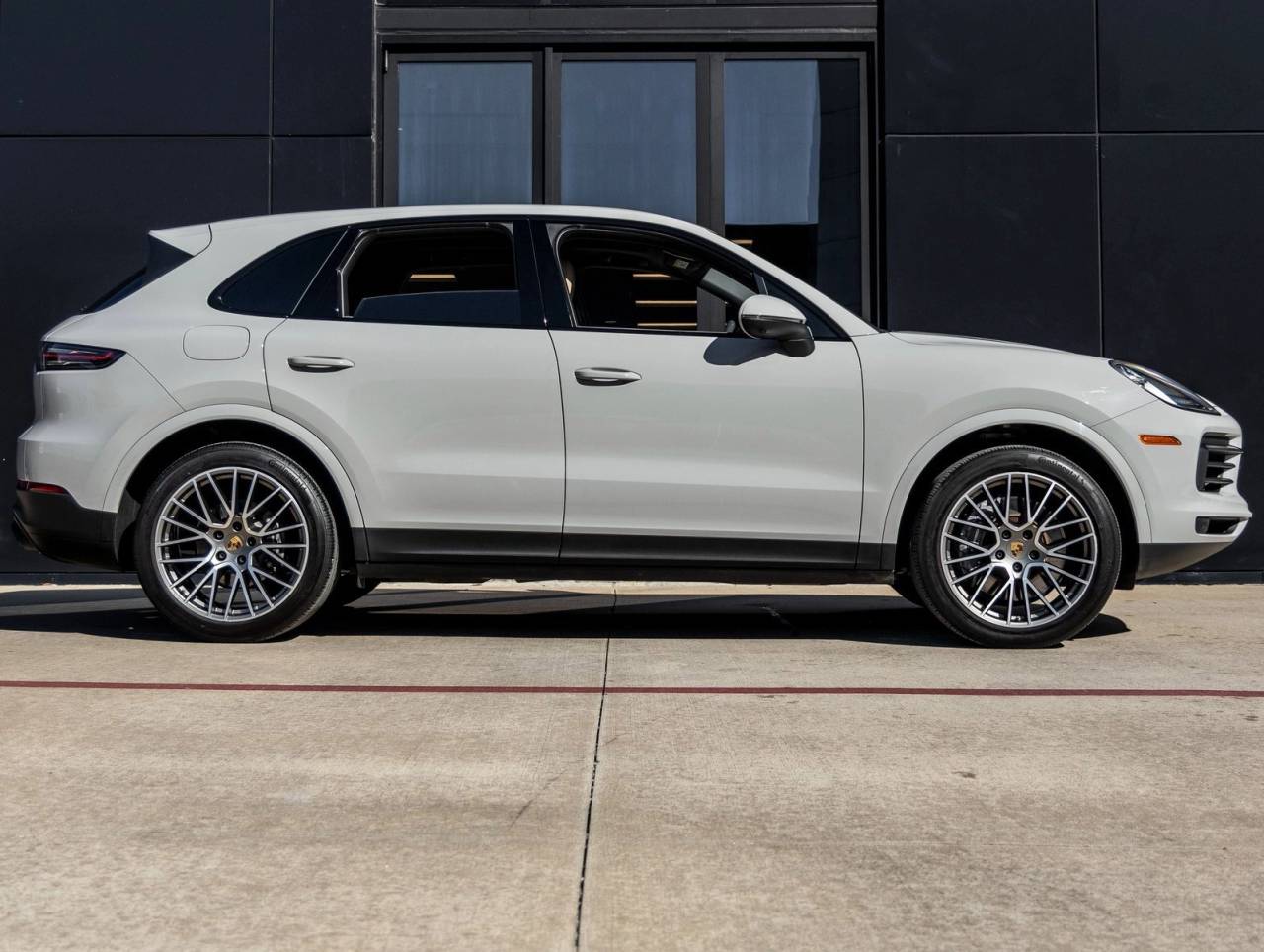 2023 Porsche Cayenne Cayenne Platinum Edition (MY23)