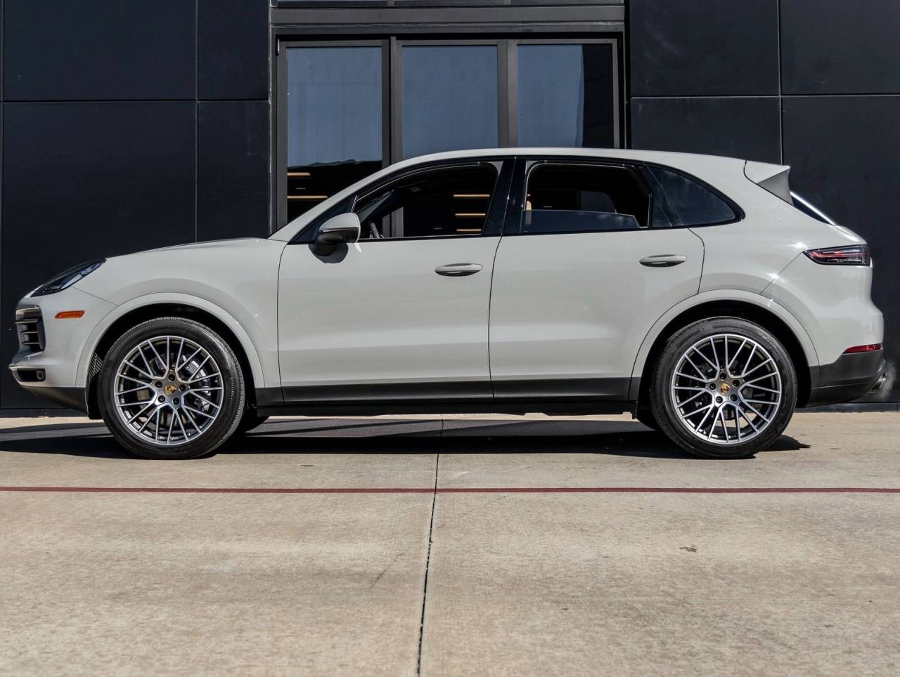 2023 Porsche Cayenne Cayenne Platinum Edition (MY23)