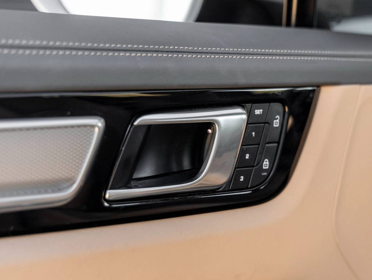 2023 Porsche Cayenne Cayenne Platinum Edition (MY23)