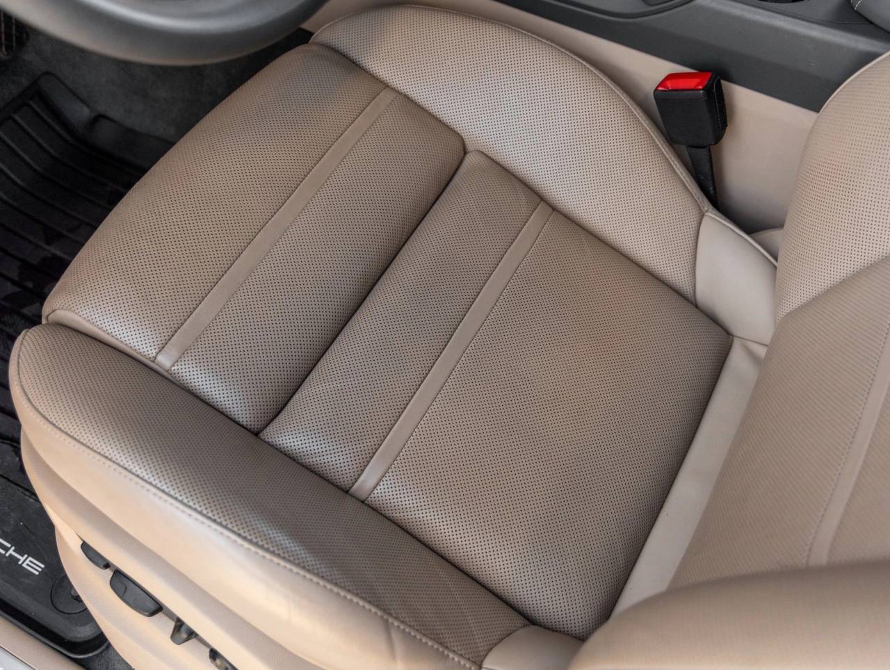 2023 Porsche Cayenne Cayenne Platinum Edition (MY23)