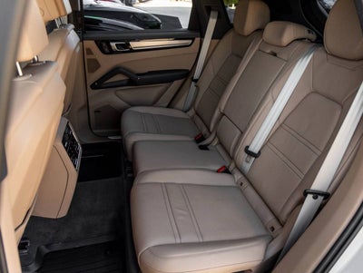 2023 Porsche Cayenne Cayenne Platinum Edition (MY23)