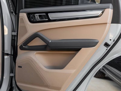 2023 Porsche Cayenne Cayenne Platinum Edition (MY23)