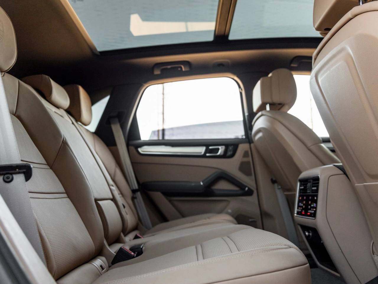 2023 Porsche Cayenne Cayenne Platinum Edition (MY23)