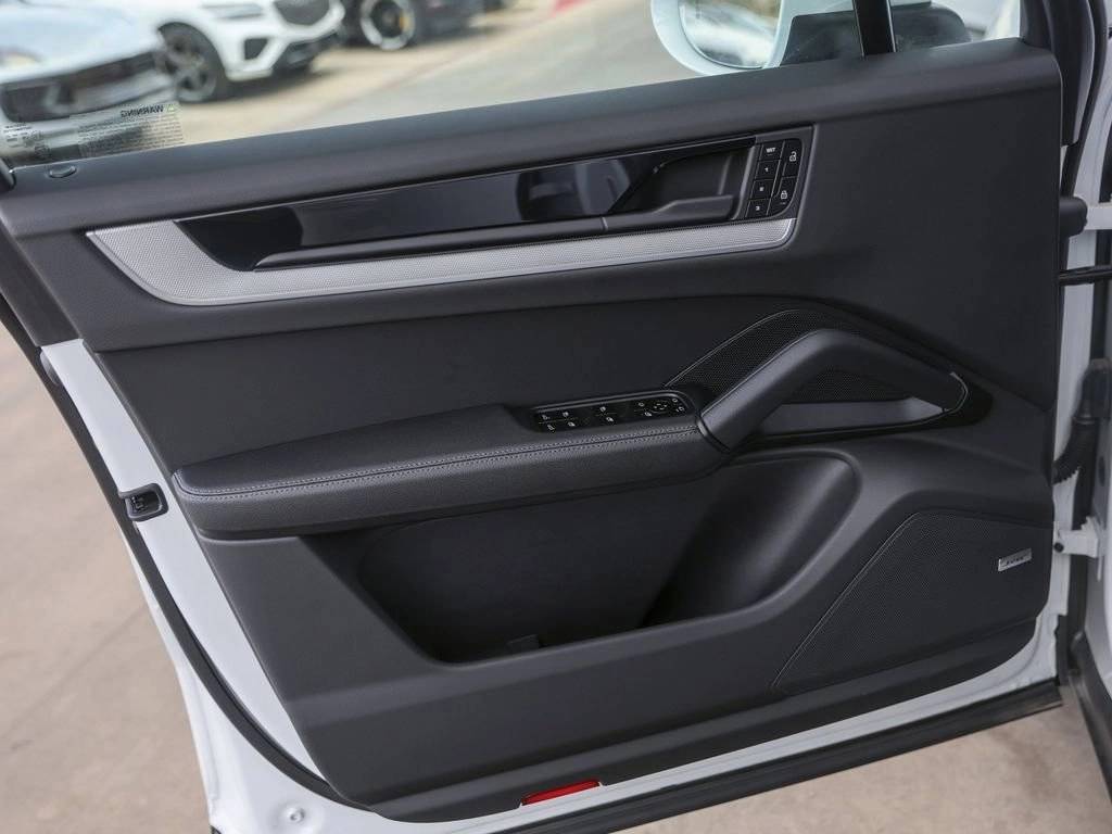 2025 Porsche Cayenne AWD
