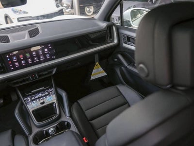 2025 Porsche Cayenne AWD