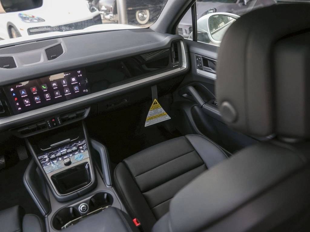 2025 Porsche Cayenne AWD